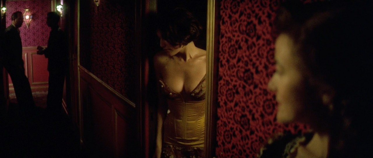 Laetitia Casta bare butt in Rue des plaisirs Laetitia Casta bare butt in Rue des plaisirs