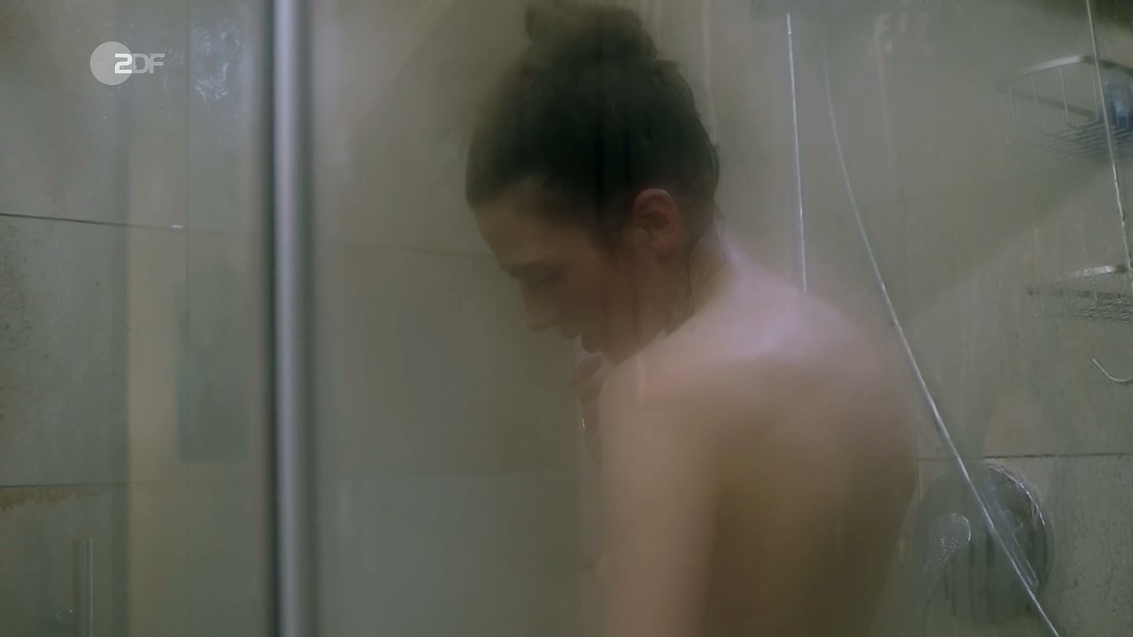 Laura de Boer nude scene in Winterherz Tod in einer kalten Nacht Laura de Boer nude scene in Winterherz Tod in einer kalten Nacht