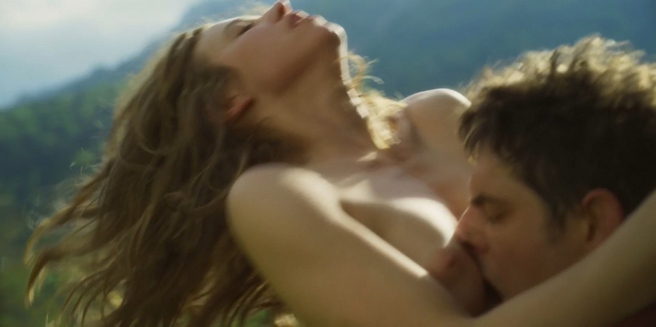 Lou de Laage cleavage movie scene 2019 Lou de Laage cleavage movie scene 2019