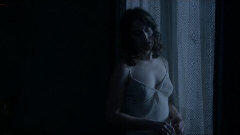 Lou de Laage Sexy Les Innocentes 2016 1