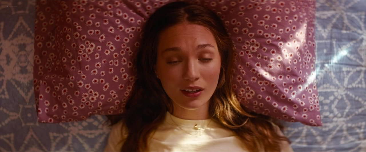 Maddie Ziegler, Djouliet Amara nude scene in Fitting In Maddie Ziegler, Djouliet Amara nude scene in Fitting In