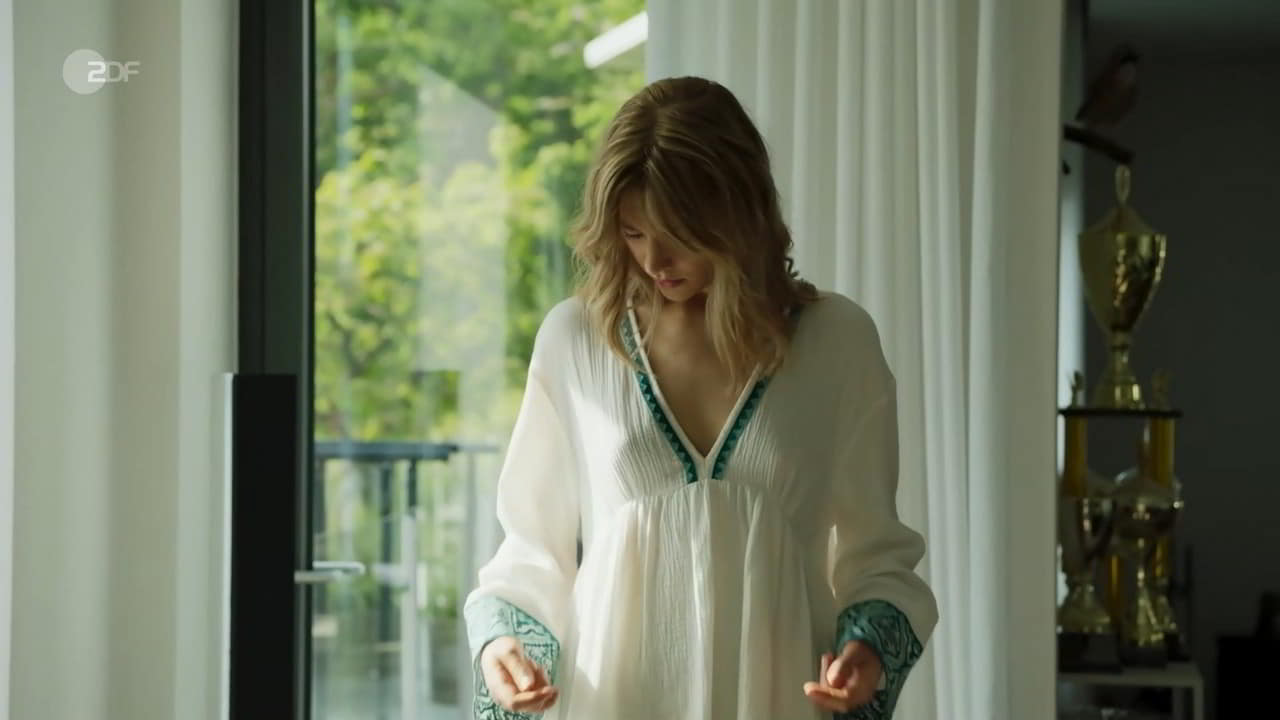 Maja Johanna Englander nude scene in Mord im Mittsommer - S08E02 Maja Johanna Englander nude scene in Mord im Mittsommer - S08E02