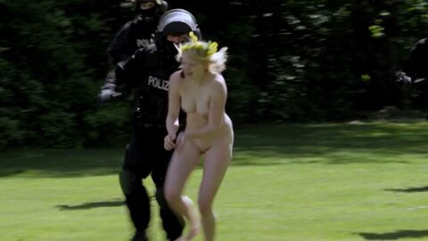 Marie Josee Croze Nude Giulia Ando Nude Le confessioni 2016 02