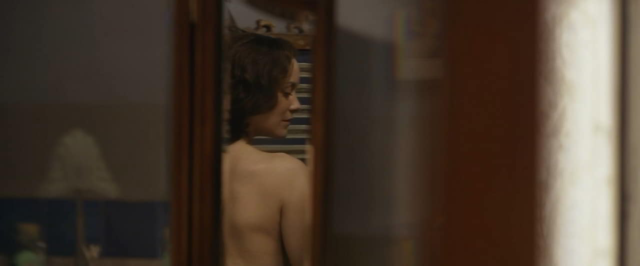 Marion Cotillard bare butt in Allied Marion Cotillard bare butt in Allied