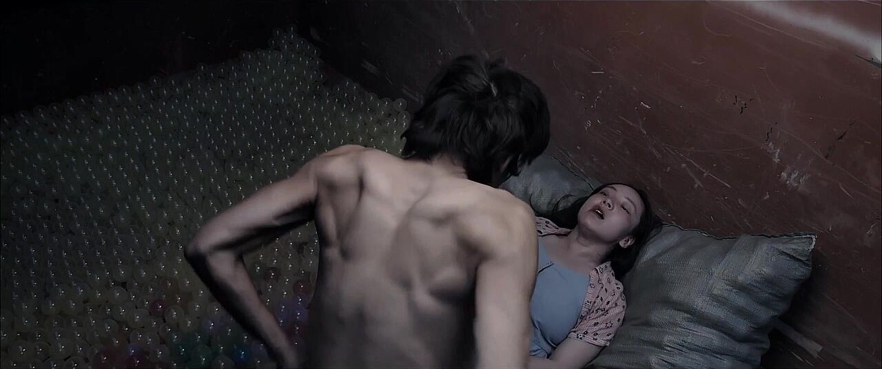 Meihuizi Zeng bare butt in Three Husbands Meihuizi Zeng bare butt in Three Husbands