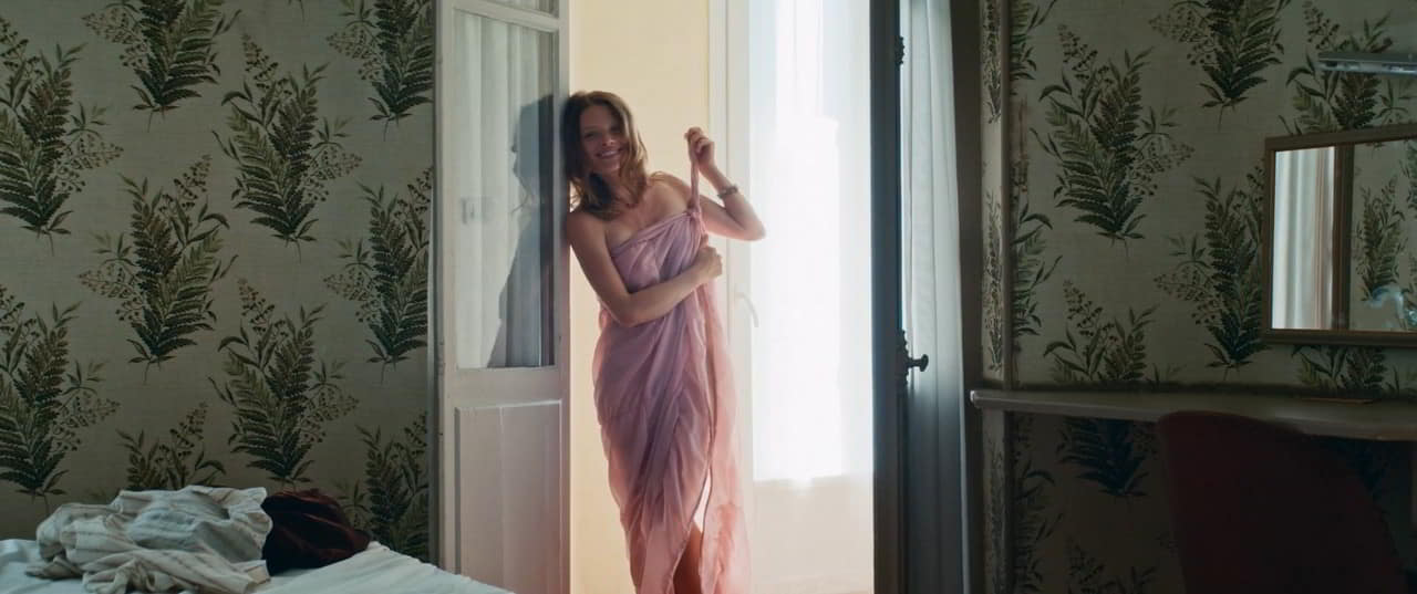 Melanie Thierry cleavage movie scene 2021 Melanie Thierry cleavage movie scene 2021