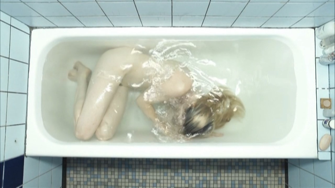 Mille Lehfeldt bare butt in Smukke mennesker Mille Lehfeldt bare butt in Smukke mennesker