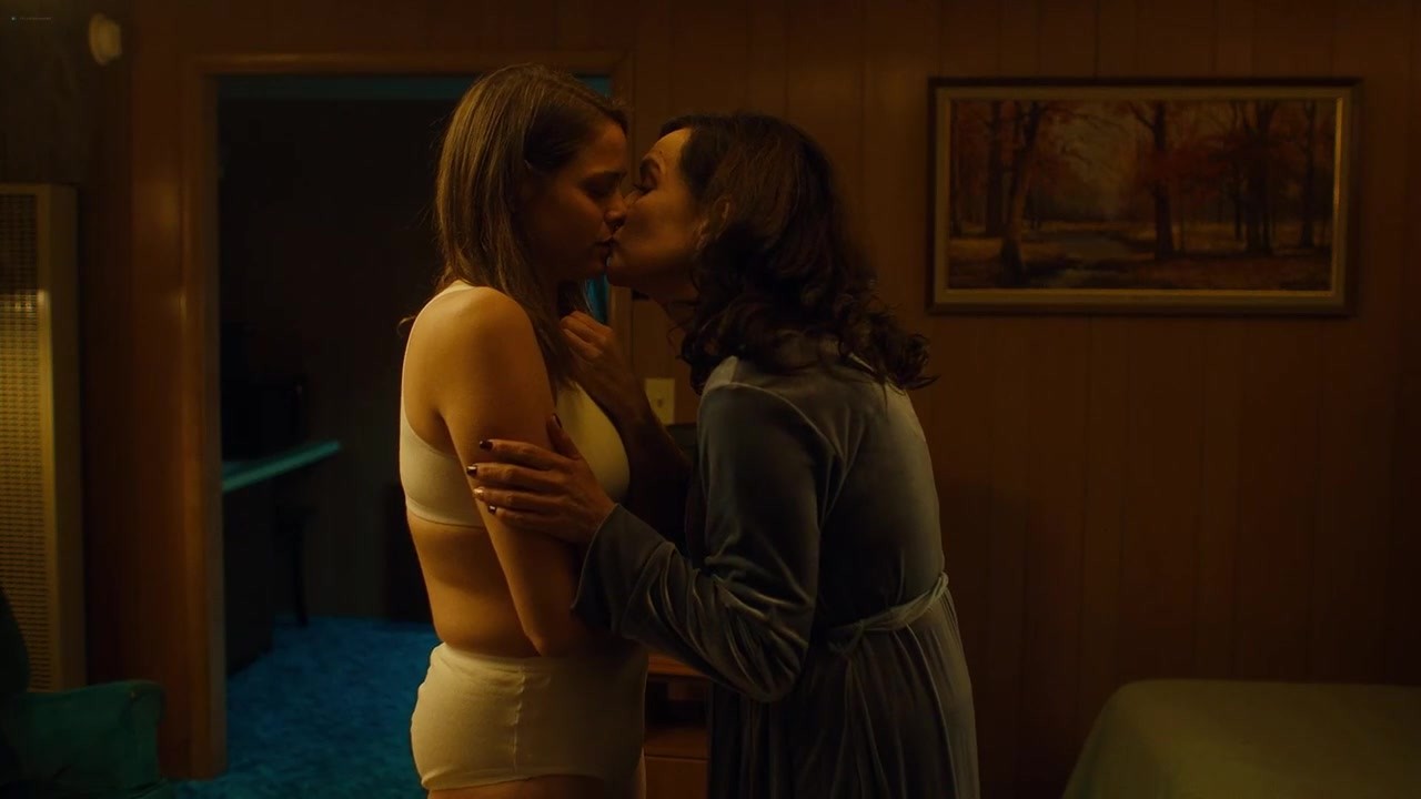 Olivia Luccardi, Virginia Rand, Eden Brolin, Sam Quartin cleavage movie scene 2022 Olivia Luccardi, Virginia Rand, Eden Brolin, Sam Quartin cleavage movie scene 2022
