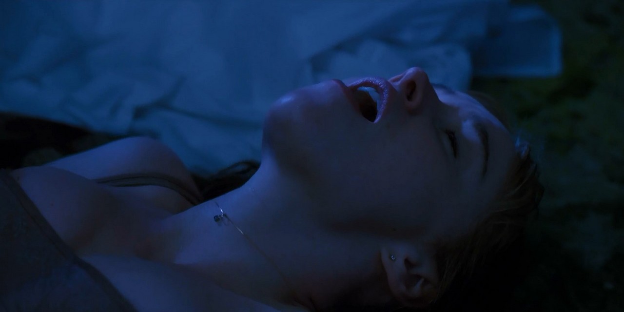 Phoebe Dynevor cleavage movie scene 2020 Phoebe Dynevor cleavage movie scene 2020