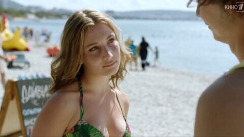 Sofya Khilkova Sexy Kurort tsveta haki S01E01 E03 2021 02