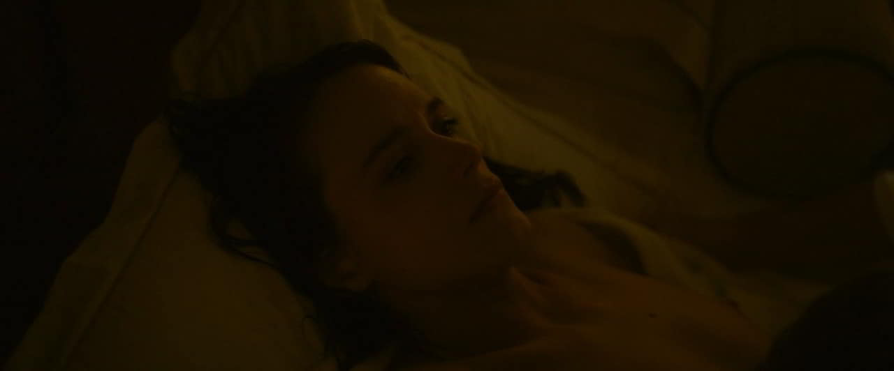 Stacy Martin bare butt in Lovers Stacy Martin bare butt in Lovers