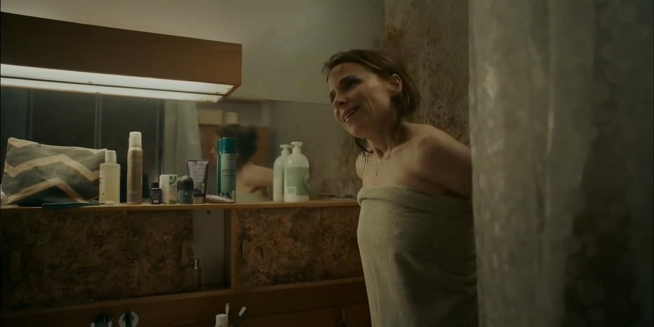 Suzanne Clement topless Derapages - S01E01 Suzanne Clement topless Derapages - S01E01