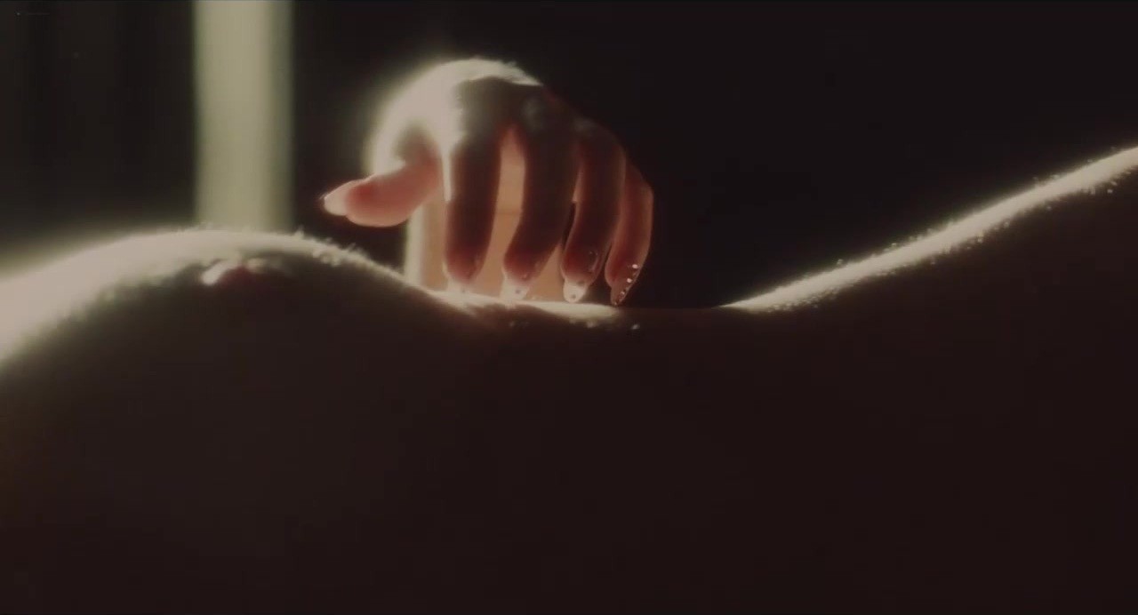 Sydney Sweeney bare butt in Euphoria - S02E02 Sydney Sweeney bare butt in Euphoria - S02E02