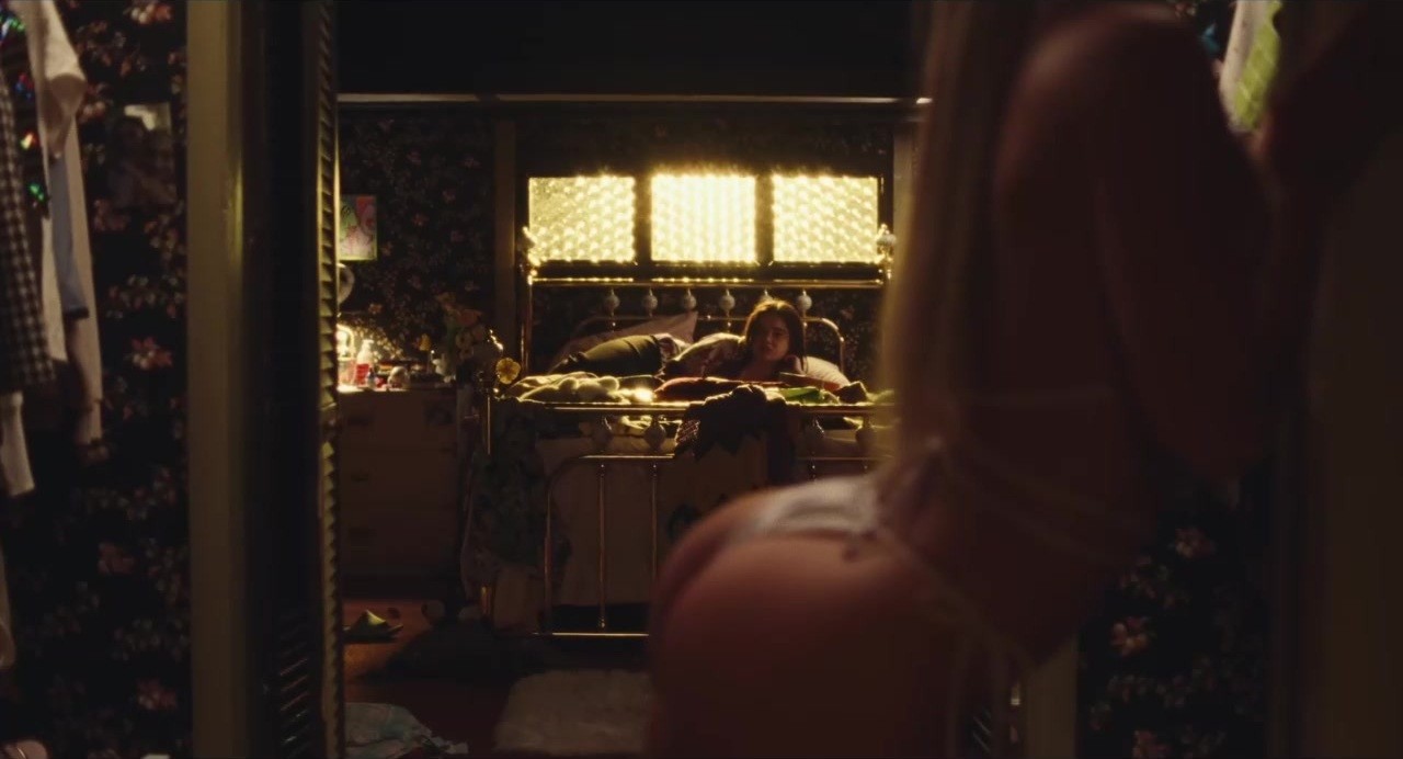 Sydney Sweeney cleavage movie scene 2022 Sydney Sweeney cleavage movie scene 2022