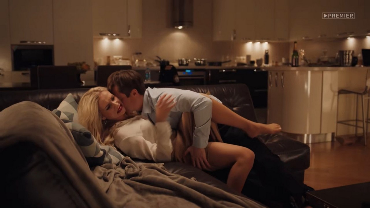 Valeriia Astapova bare butt in Devushki s makarovym - S01E20 Valeriia Astapova bare butt in Devushki s makarovym - S01E20