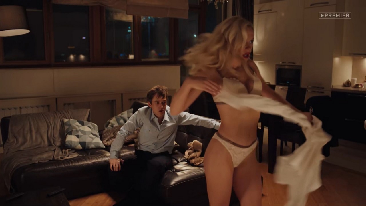 Valeriia Astapova bare butt in Devushki s makarovym - S01E20 Valeriia Astapova bare butt in Devushki s makarovym - S01E20