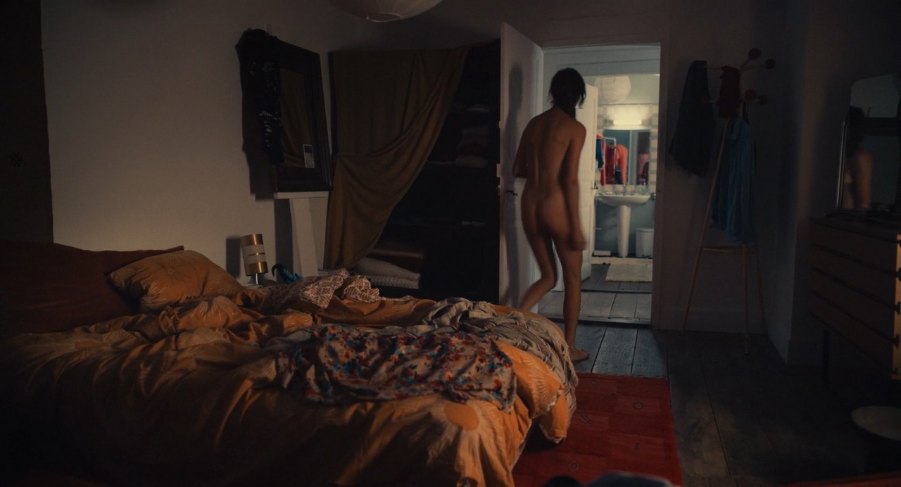 Vicky Krieps bare butt in Serre moi fort Vicky Krieps bare butt in Serre moi fort