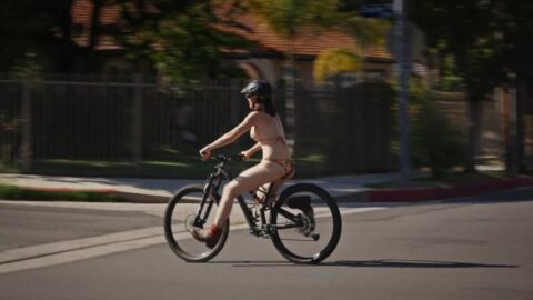 Whitney Cummings Sexy How It Ends 2021 4