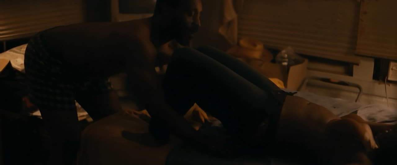 Yolanda Ross bare butt in Bull Yolanda Ross bare butt in Bull