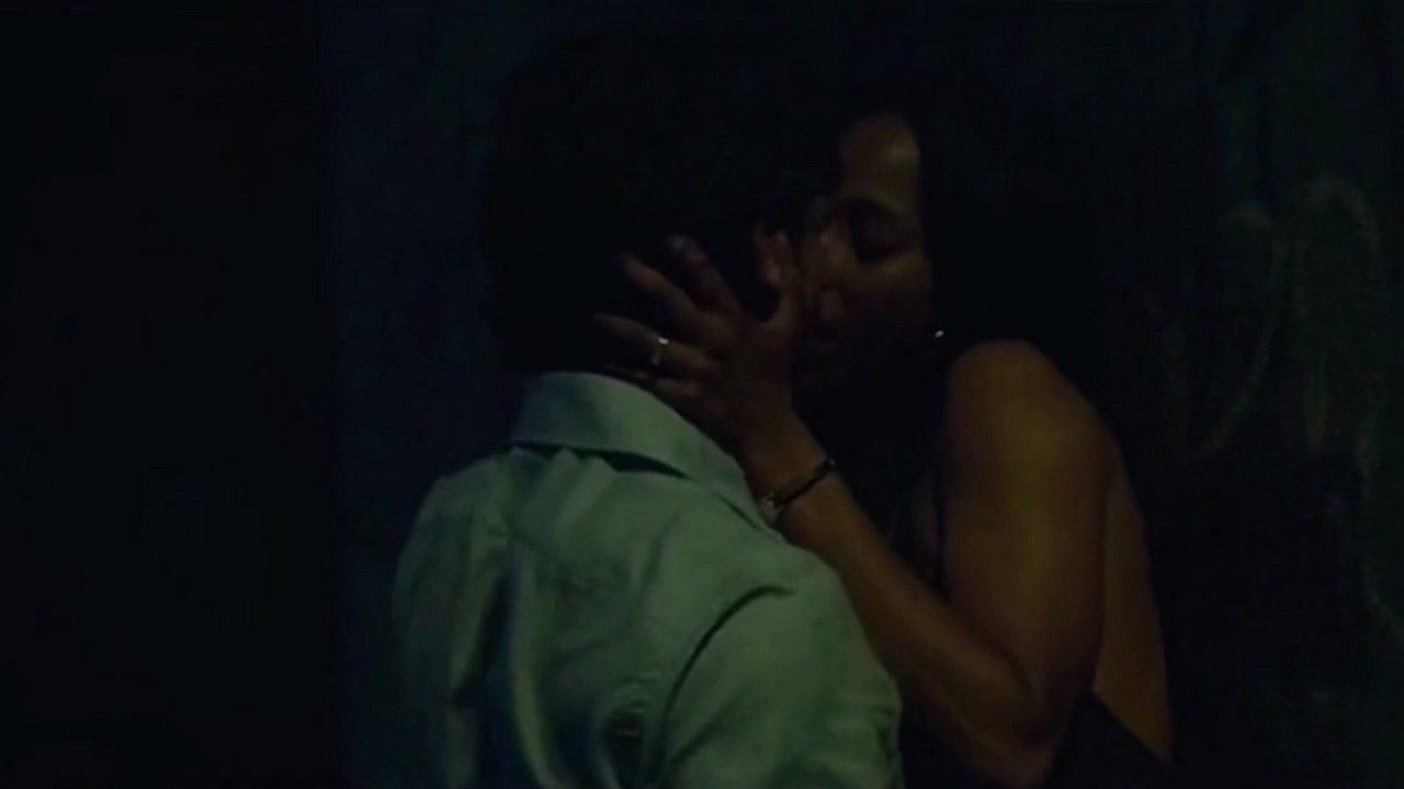 Zoe Saldana bare butt in Blood Ties Zoe Saldana bare butt in Blood Ties
