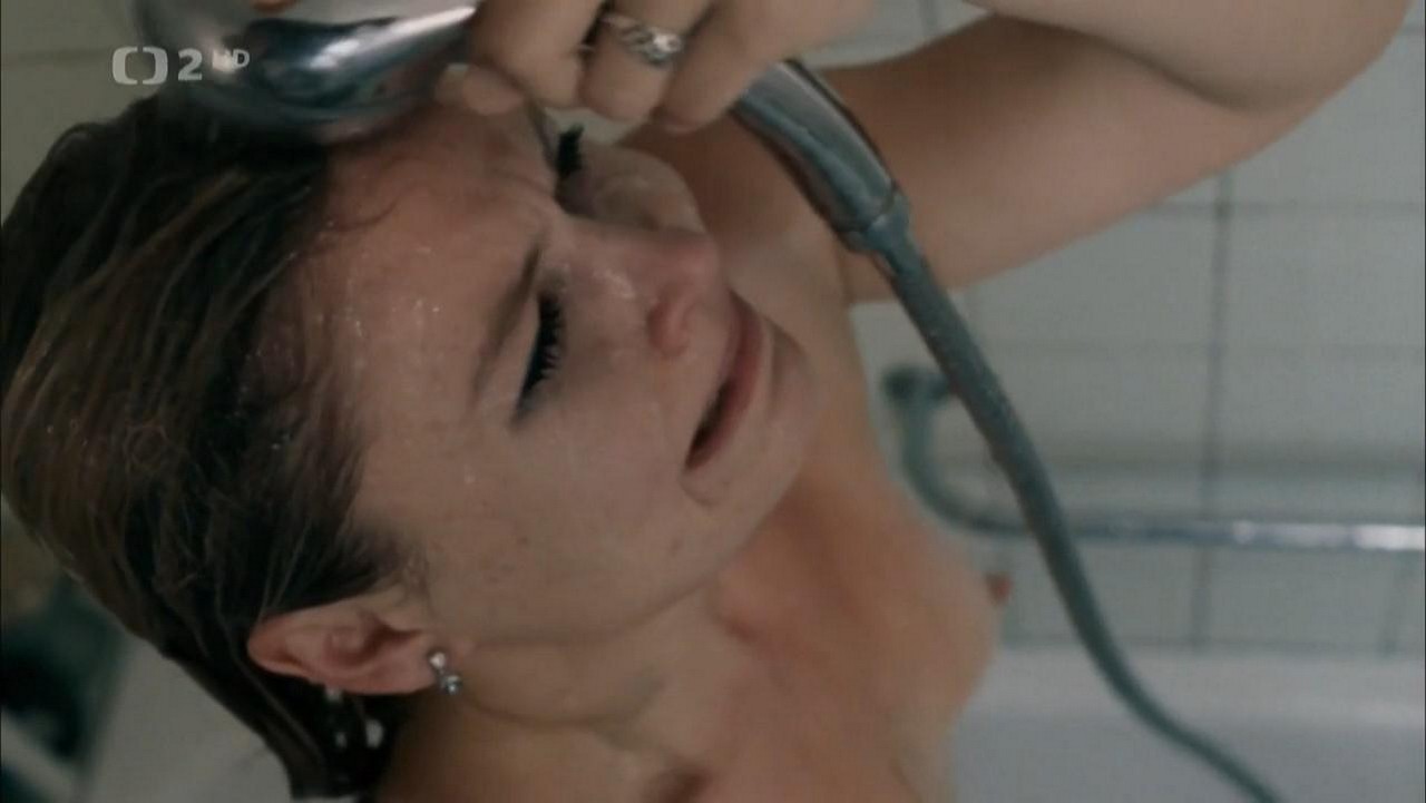 Zuzana Onufrakova topless Zoufalci Zuzana Onufrakova topless Zoufalci