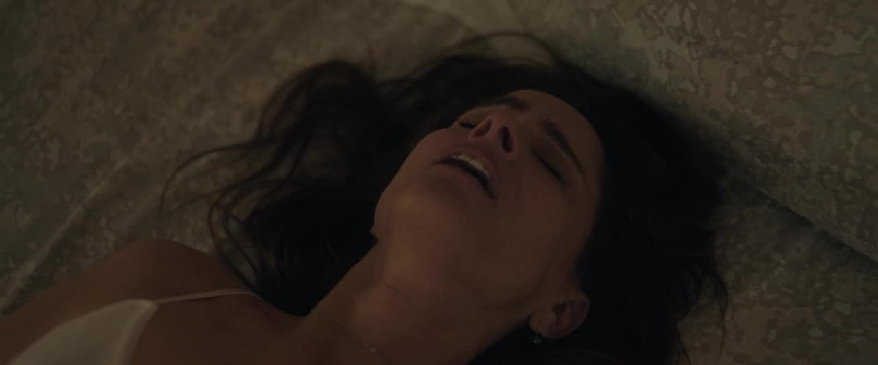 Amanda Peet bare butt in Your Friends & Neighbors - S02E09 Amanda Peet bare butt in Your Friends & Neighbors - S02E09
