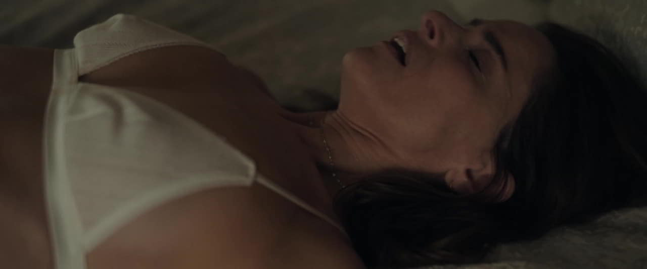 Amanda Peet nude scene in Your Friends & Neighbors - S02E09 Amanda Peet nude scene in Your Friends & Neighbors - S02E09