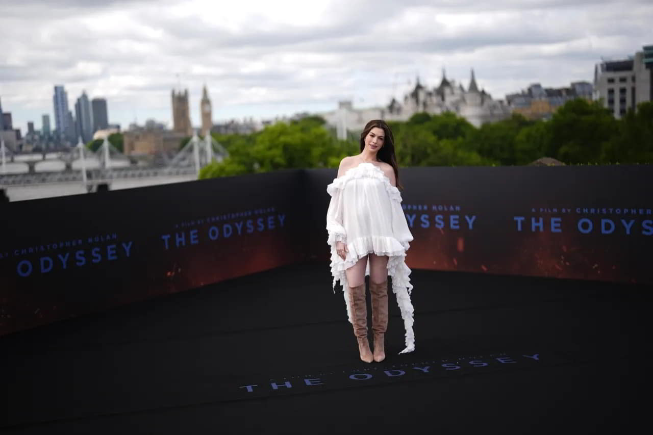 Hot Anne Hathaway Flaunts Her Legs in a Ruffled Mini at 'The Odyssey' Photocall photo gallery Hot Anne Hathaway Flaunts Her Legs in a Ruffled Mini at 'The Odyssey' Photocall photo gallery