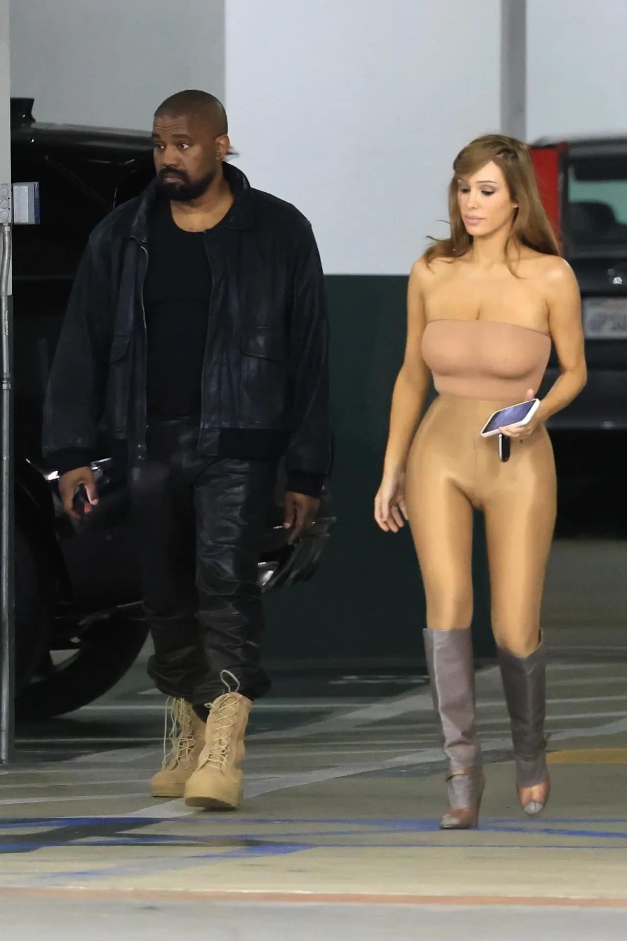 Bianca Censori Flaunts Her Fabulous Figure in a Skin topless picture Bianca Censori Flaunts Her Fabulous Figure in a Skin topless picture