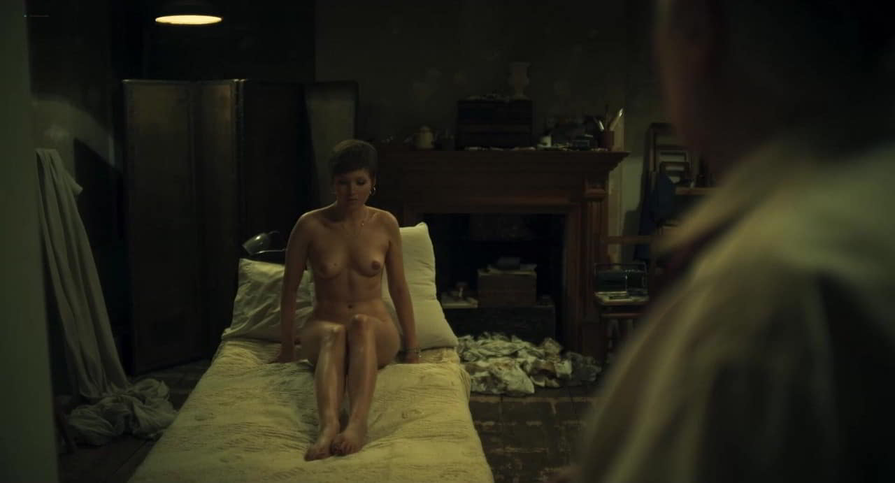 Ellie Bamber bare butt in Moss & Freud Ellie Bamber bare butt in Moss & Freud