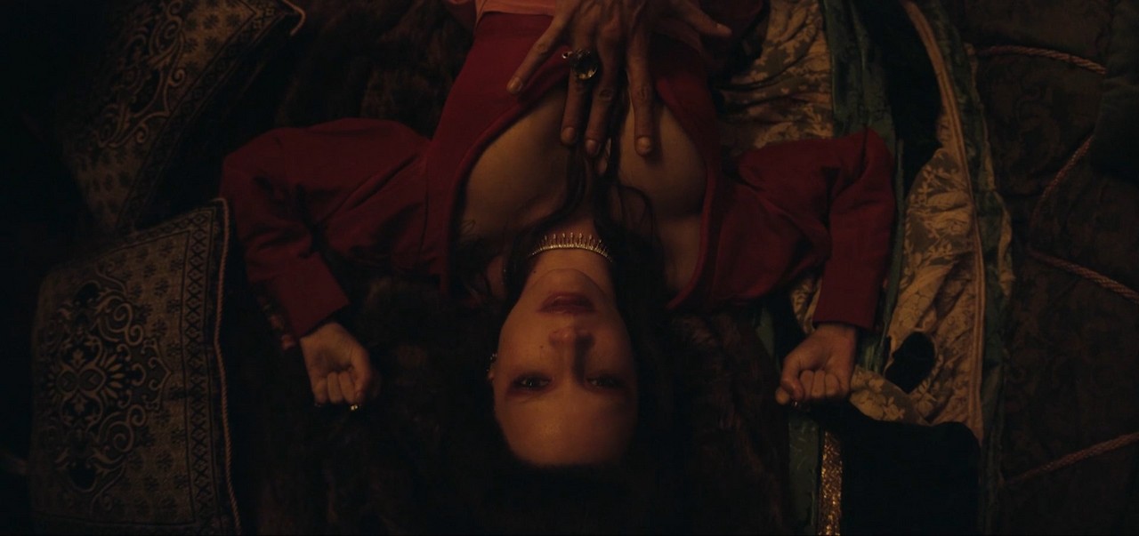 Halsey cleavage movie scene 2021 Halsey cleavage movie scene 2021