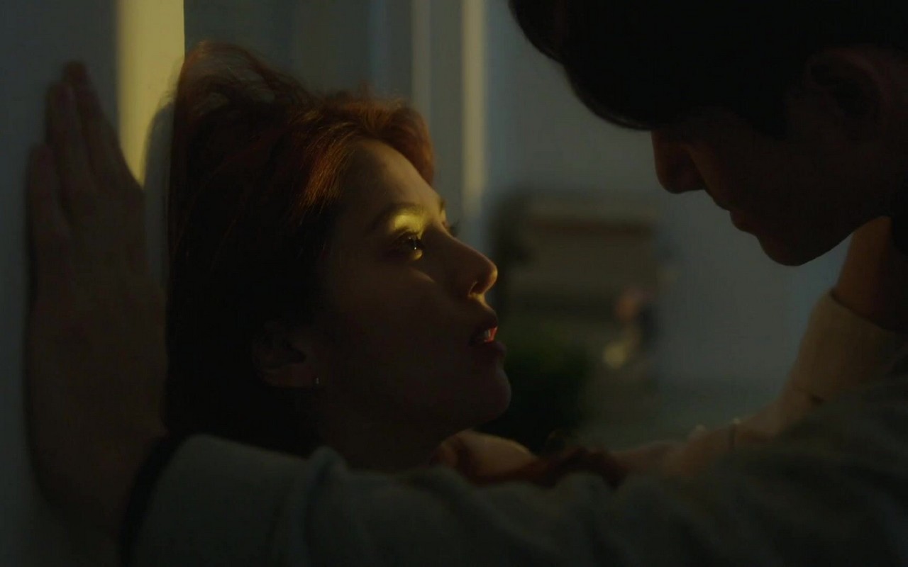 Han So Hee bare butt in The World of the Married - E03 Han So Hee bare butt in The World of the Married - E03