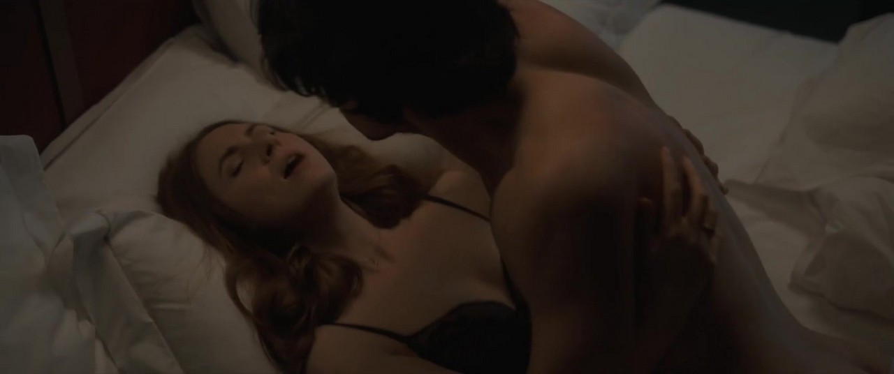 Karen Gillan cleavage movie scene 2022 Karen Gillan cleavage movie scene 2022