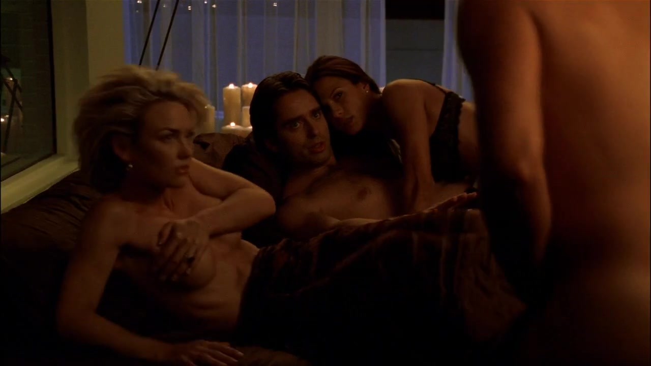 Kelly Carlson, Rhona Mitra bare butt in Nip/Tuck - S03E03 Kelly Carlson, Rhona Mitra bare butt in Nip/Tuck - S03E03