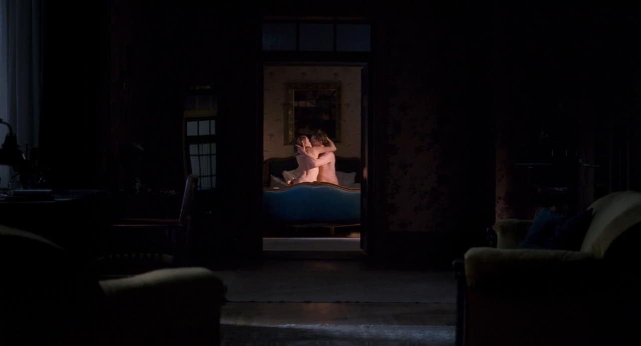 Lea Seydoux cleavage movie scene 2021 Lea Seydoux cleavage movie scene 2021