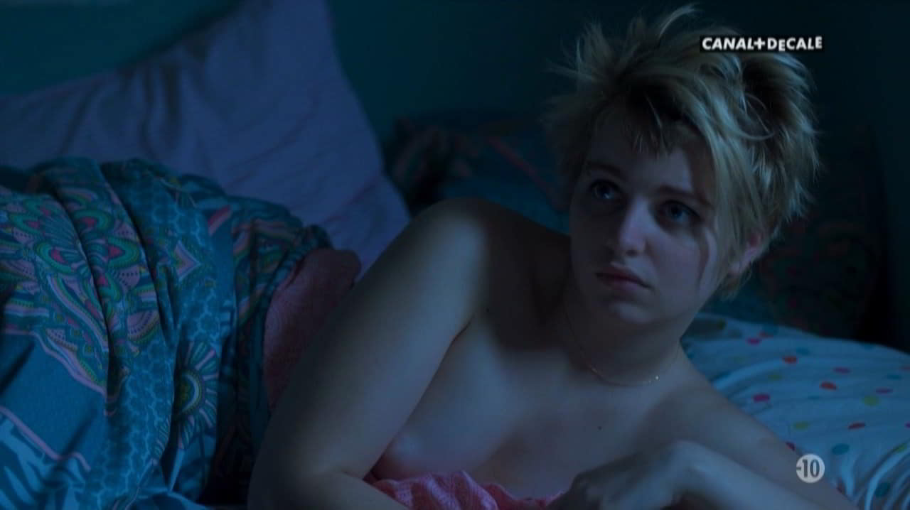 Lou Roy cleavage movie scene 2017 Lou Roy cleavage movie scene 2017