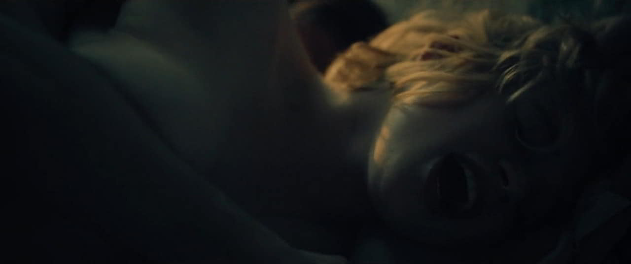 Luna Wedler topless Je suis Karl Luna Wedler topless Je suis Karl