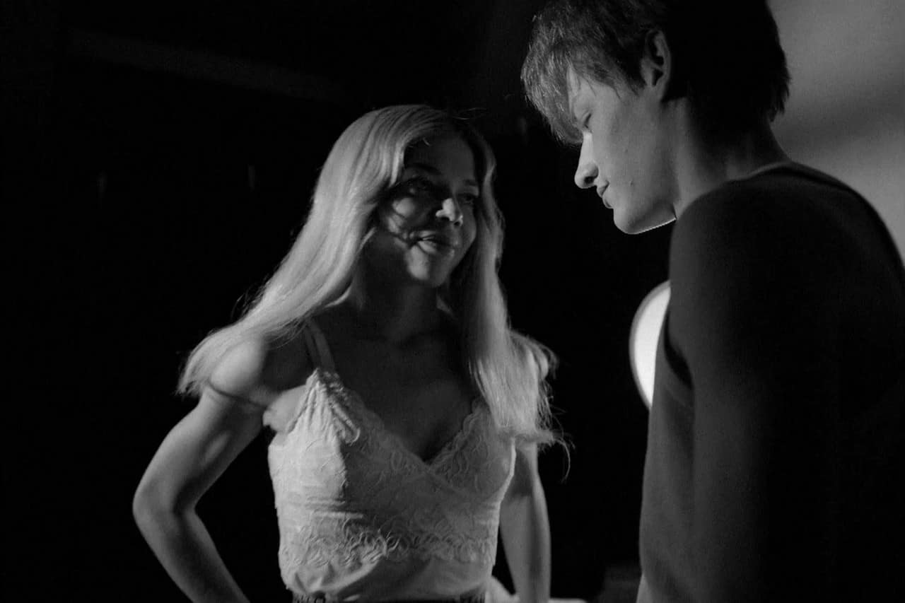 Marianna Zydek, Julia Lewenfisz cleavage movie scene 2023 Marianna Zydek, Julia Lewenfisz cleavage movie scene 2023