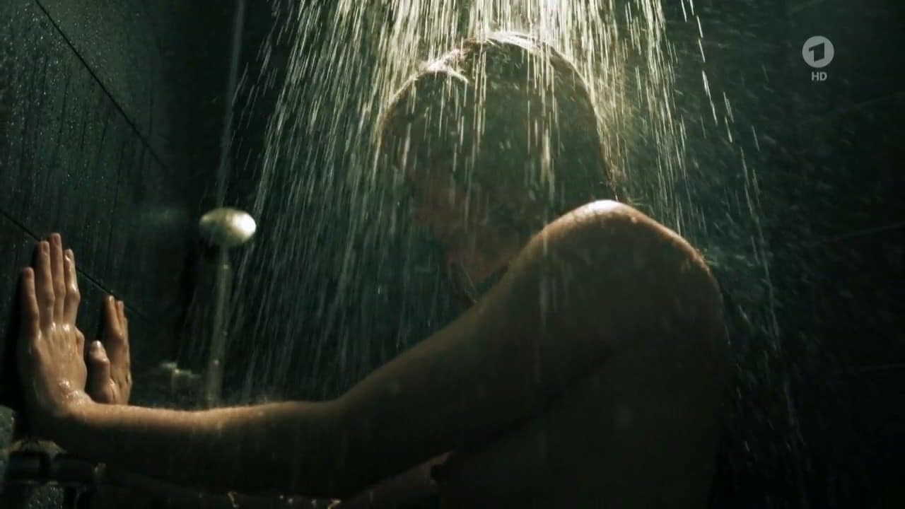 Marleen Lohse topless Sanft schlaft der Tod Marleen Lohse topless Sanft schlaft der Tod