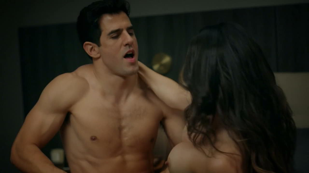 Melissa Barrera bare butt in Vida - S03E04 Melissa Barrera bare butt in Vida - S03E04