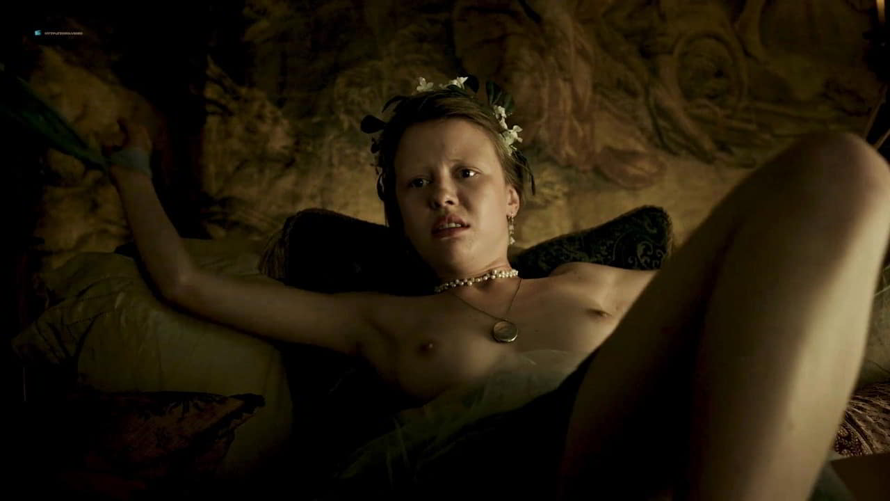 Mia Goth bare butt in A Cure for Wellness Mia Goth bare butt in A Cure for Wellness
