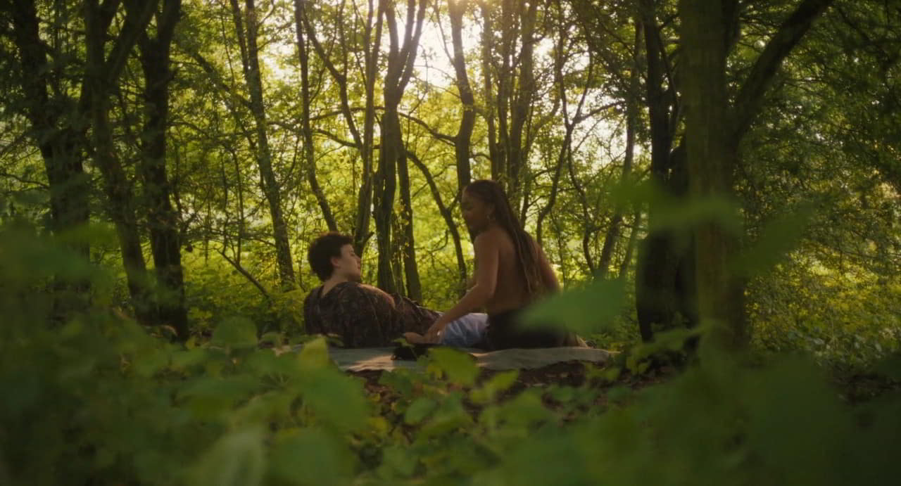 Zoe Love Smith bare butt in Jimpa Zoe Love Smith bare butt in Jimpa