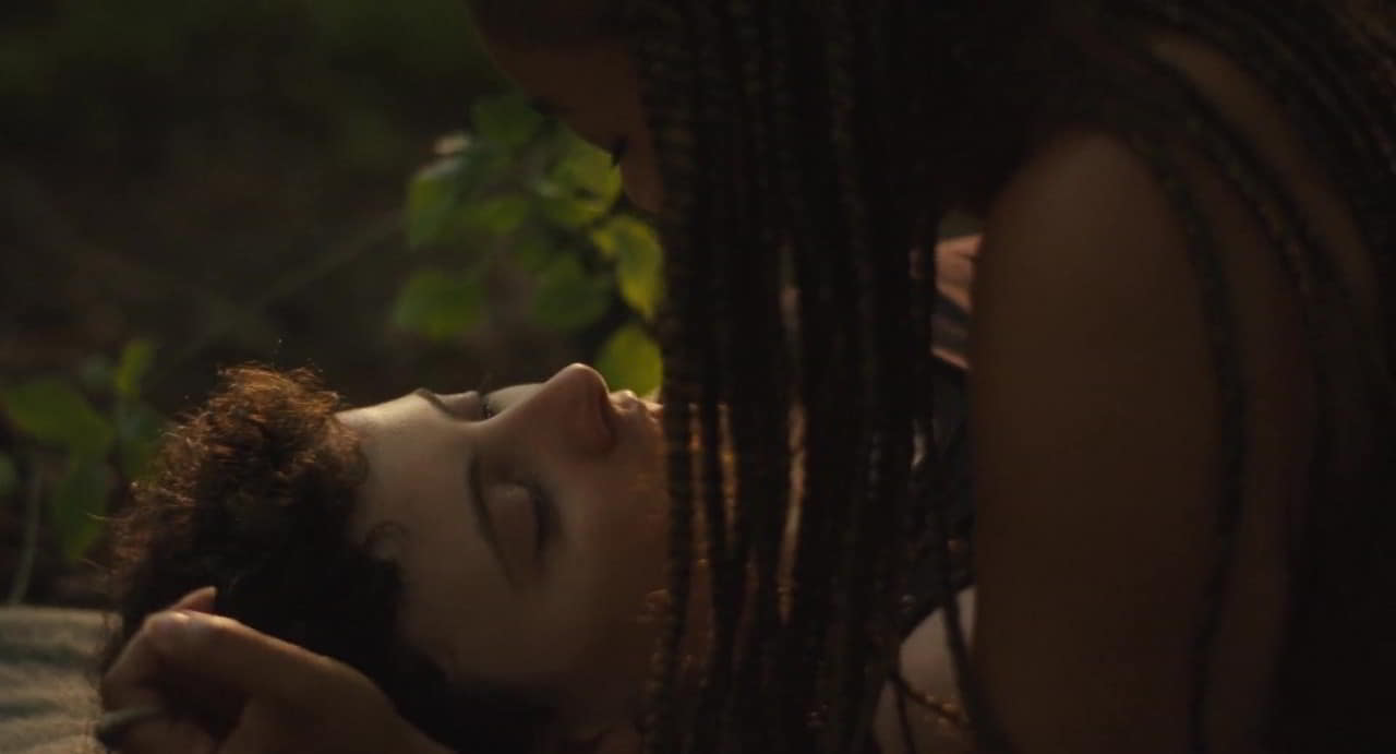 Zoe Love Smith bare butt in Jimpa Zoe Love Smith bare butt in Jimpa