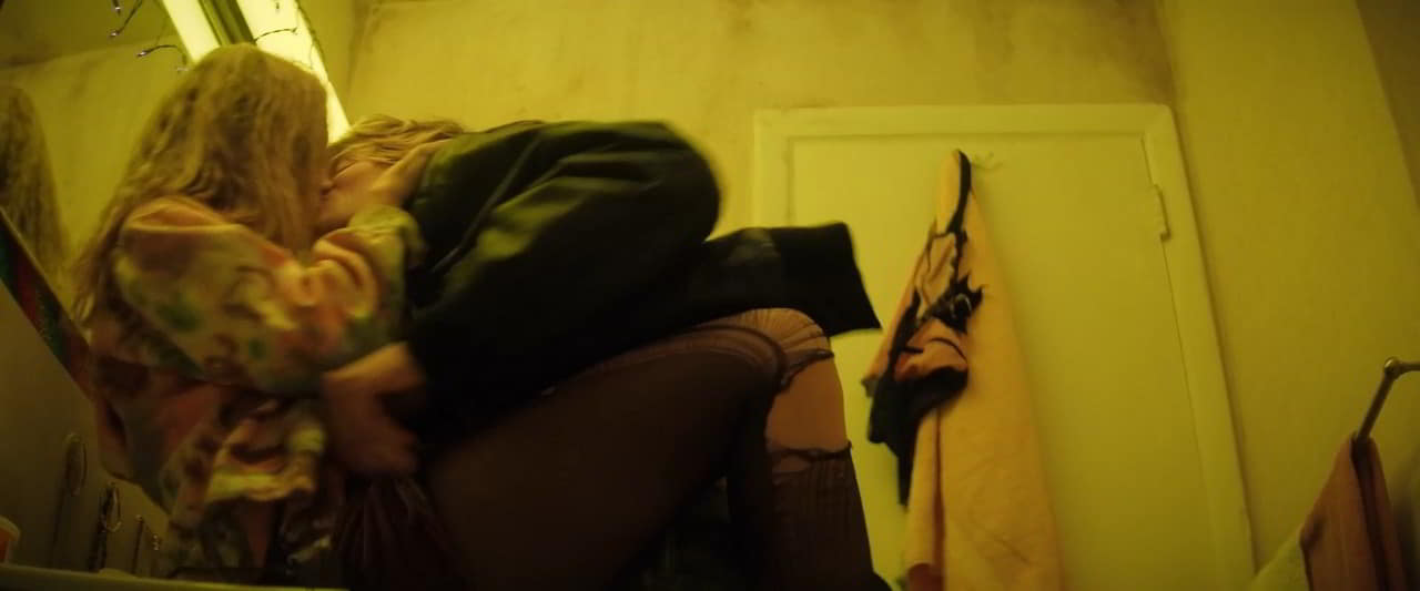 Hot Olivia DeJonge, Geetanjali Thapa explicit scene 2020 Hot Olivia DeJonge, Geetanjali Thapa explicit scene 2020