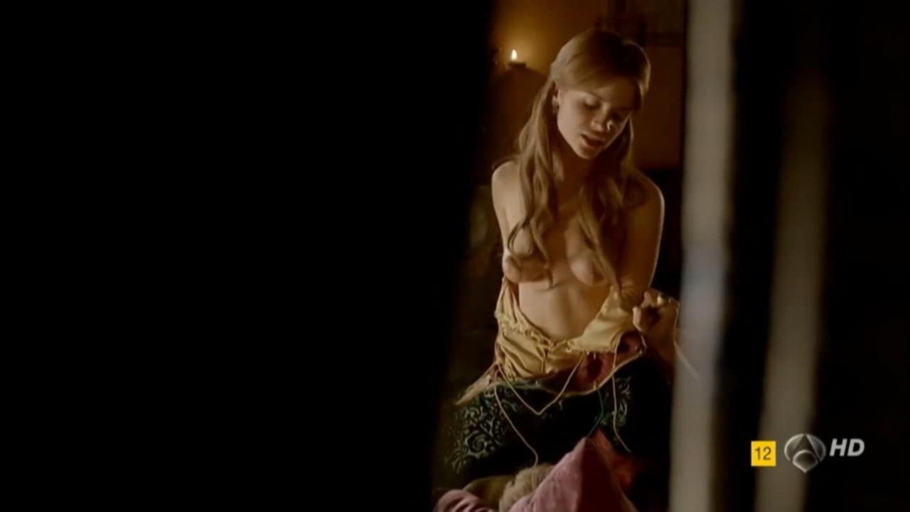 Paula Cancio bare butt in Toledo - S01 Paula Cancio bare butt in Toledo - S01