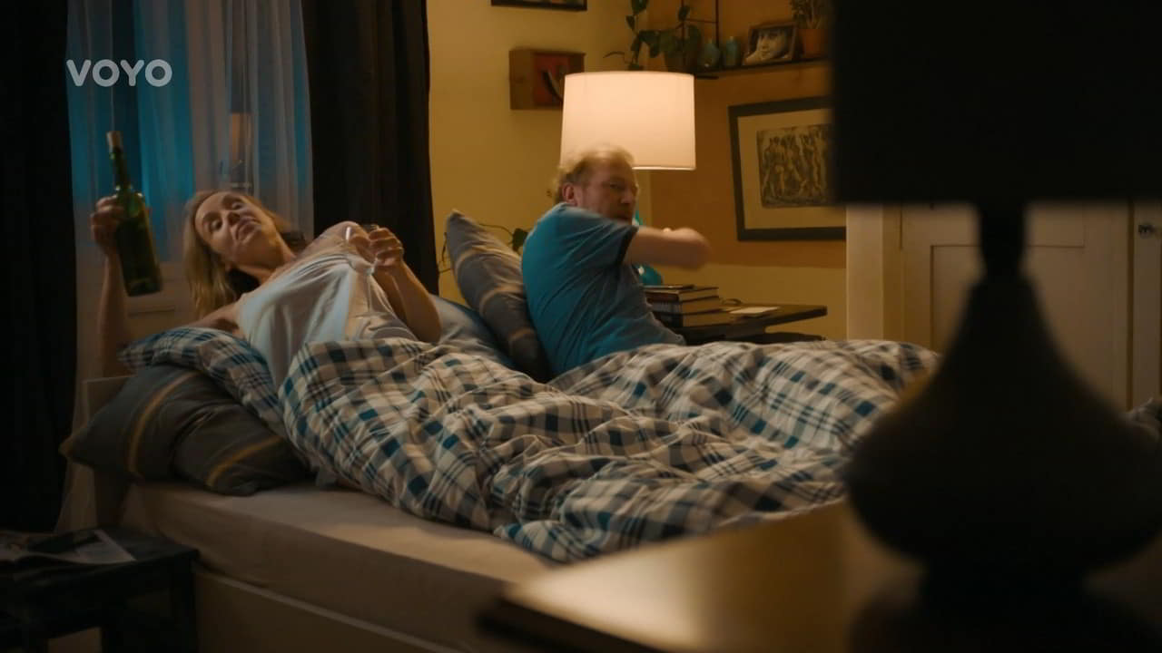 Petra Hřebíčková nude scene in Táta v nesnázích - S01E04 Petra Hřebíčková nude scene in Táta v nesnázích - S01E04