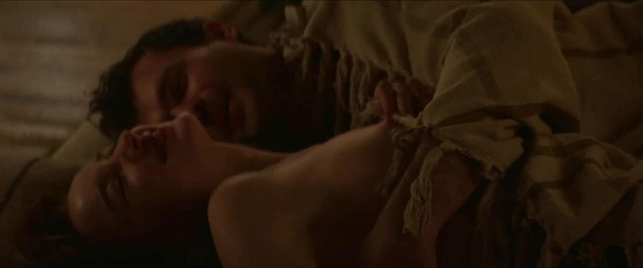 Phoebe Dynevor bare butt in Fair play Phoebe Dynevor bare butt in Fair play