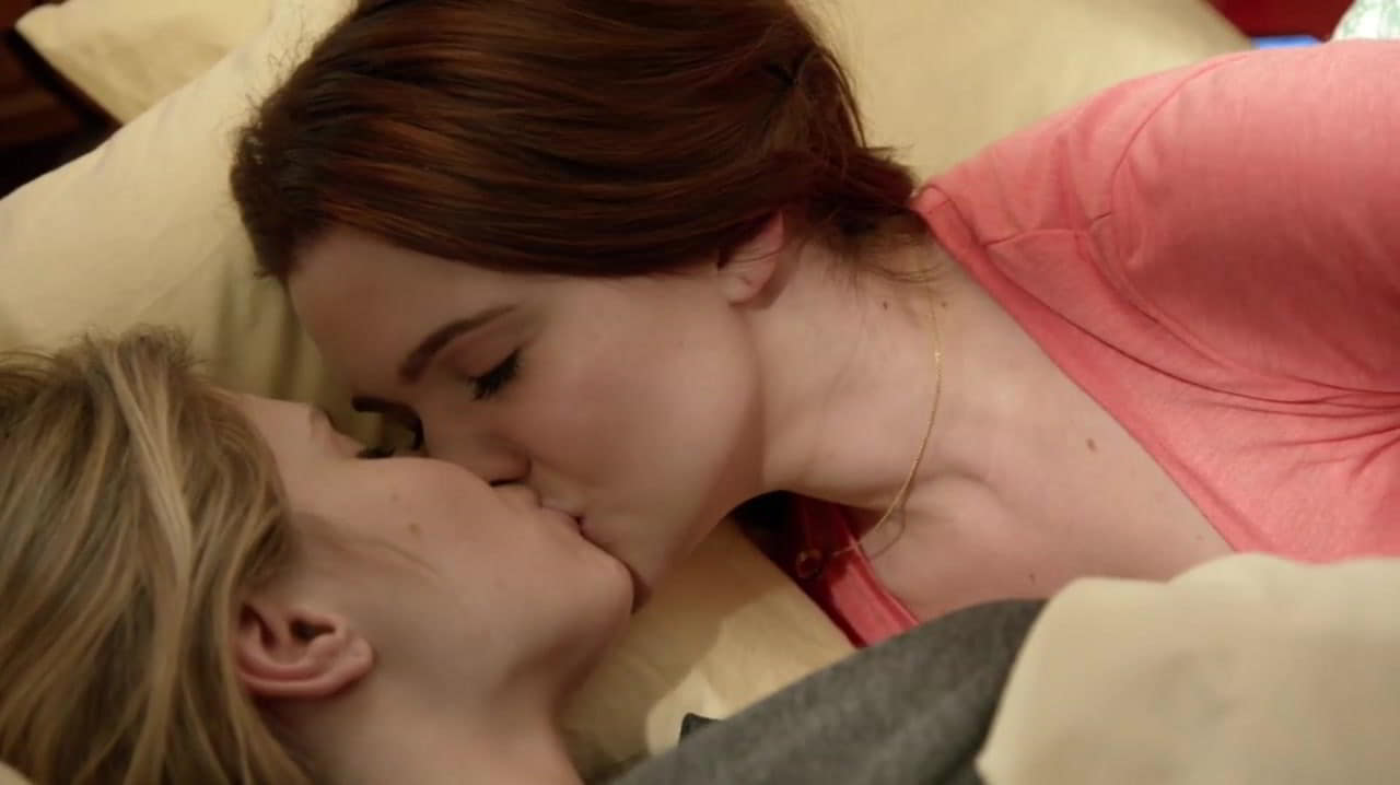 Rita Volk, Sophia Taylor bare butt in Faking It - S01E02 Rita Volk, Sophia Taylor bare butt in Faking It - S01E02