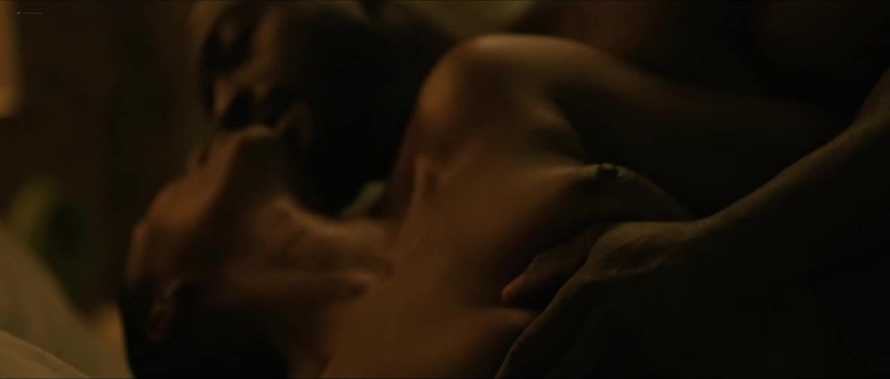 Samantha Walkes bare butt in Cross - S01E04 Samantha Walkes bare butt in Cross - S01E04