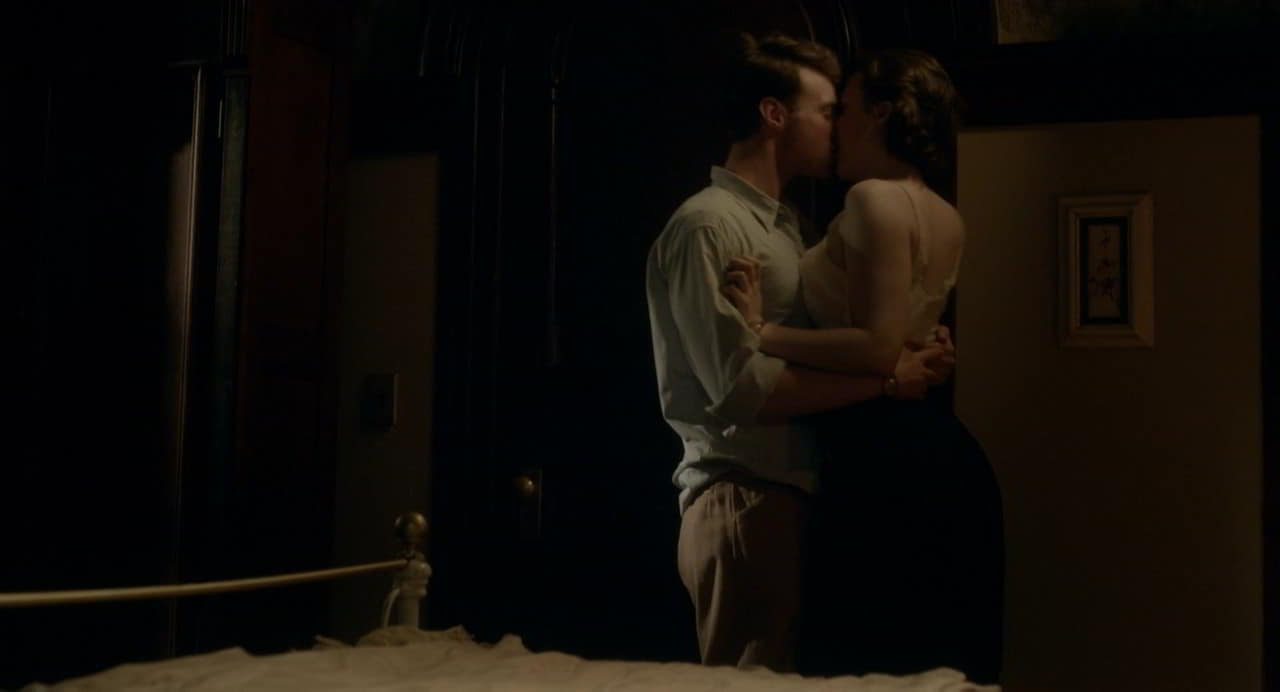 Saoirse Ronan bare butt in Brooklyn Saoirse Ronan bare butt in Brooklyn